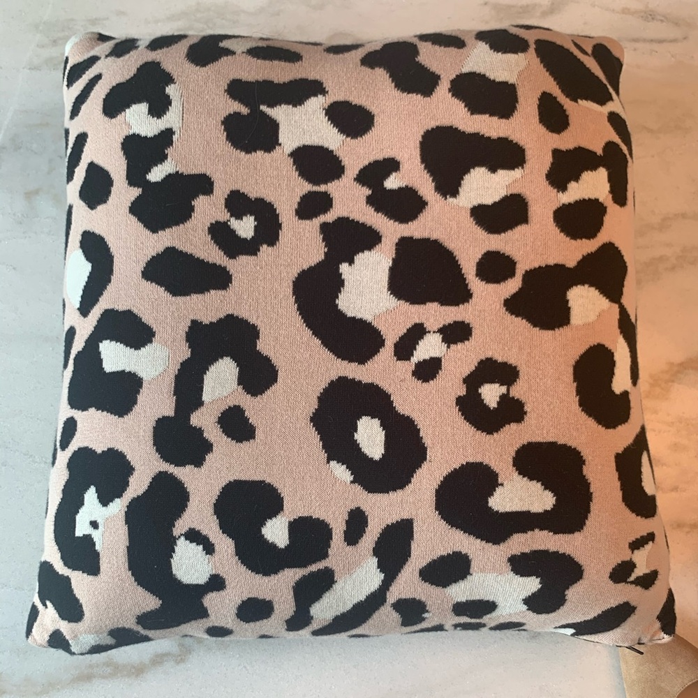 Shiraleah Animal print throw pillow 20x20